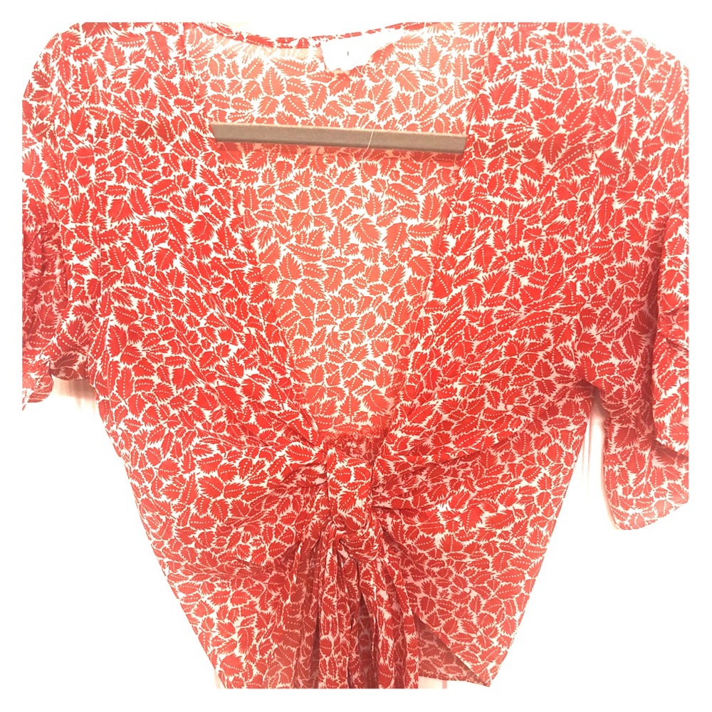 Red/white tie crop shirt